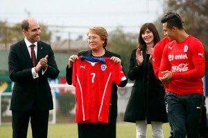 bachelet camiseta roja