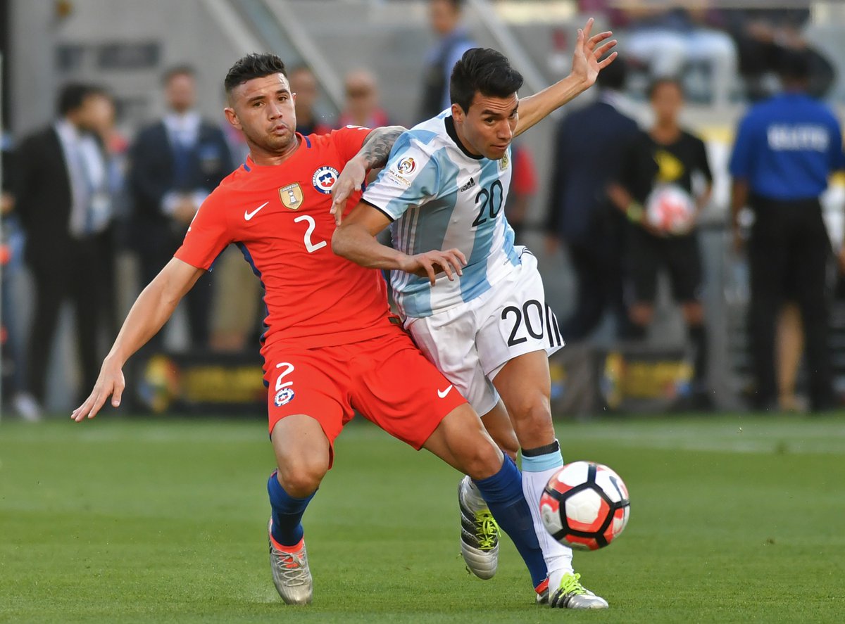 Chile cayó ante Argentina en su estreno en Copa América
