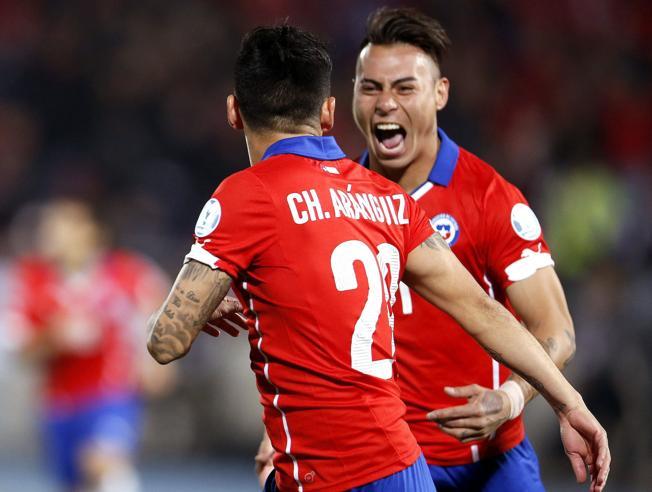 Aránguiz y Vargas creen que Chile retomó el nivel del Campeón de América
