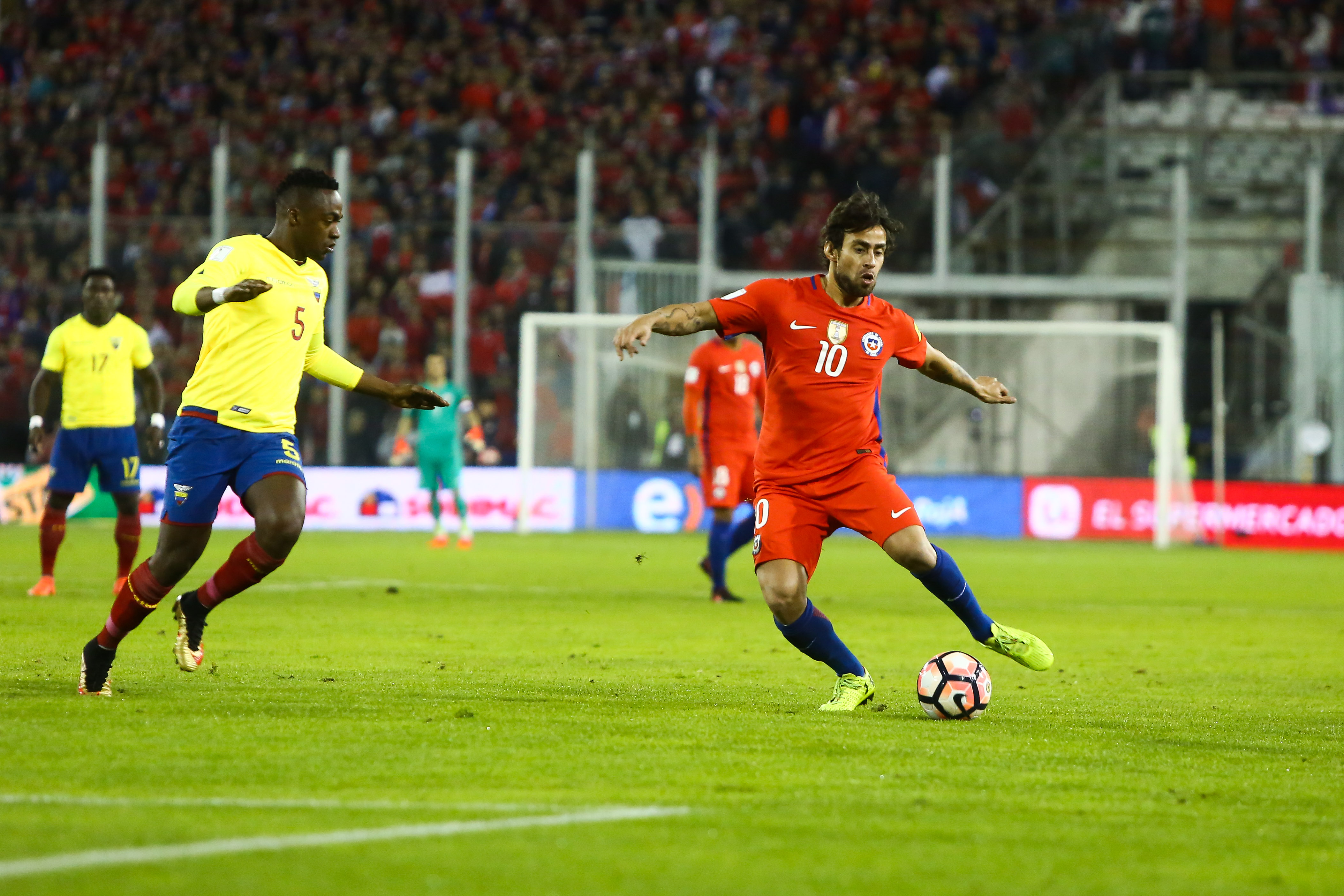 Chile venció a Ecuador y mantuvo la esperanza de clasificar a Rusia 2018